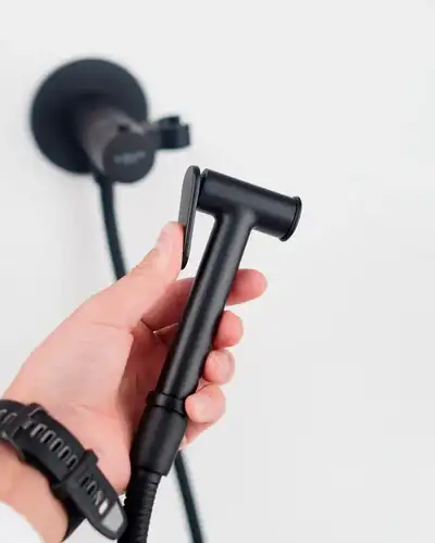 Смеситель гигиенический термостатический черный Asua 25504970 - almatherm.kz