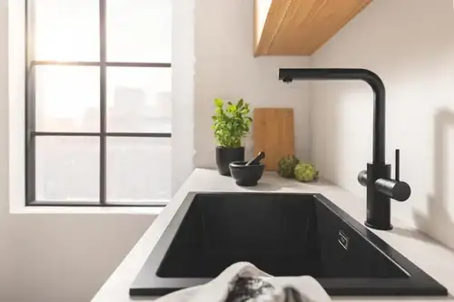 Смеситель кухни под фильтр с выдвижной лейкой фантомный черный Grohe Blue Pure Minta 30590KF0 - almatherm.kz