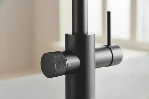 Смеситель кухни под фильтр с выдвижной лейкой фантомный черный Grohe Blue Pure Minta 30590KF0 - almatherm.kz