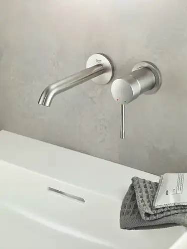 Смеситель раковины настенного монтажа суперсталь размер M Grohe Essence 29192DC1 - almatherm.kz