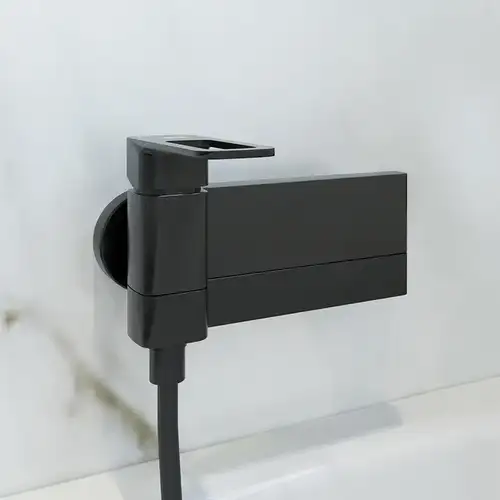 Смеситель ванны короткий излив черный Iddis Slide SLIBL00i02WA - almatherm.kz